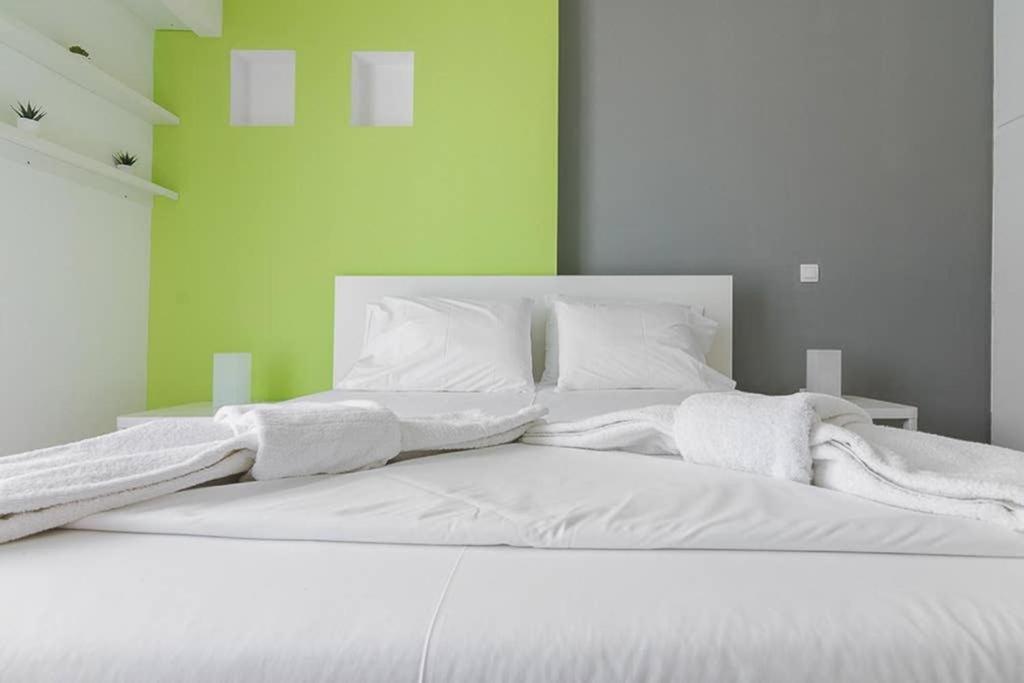 Sunlit 2Br Oasis In Metaxourghio 3Min From Metro Apartment Athens Luaran gambar