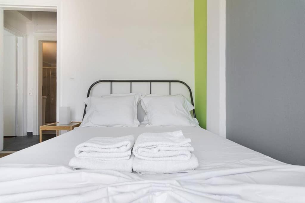 Sunlit 2Br Oasis In Metaxourghio 3Min From Metro Apartment Athens Luaran gambar