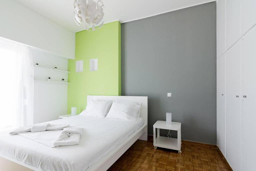 Sunlit 2Br Oasis In Metaxourghio 3Min From Metro Apartment Athens Luaran gambar