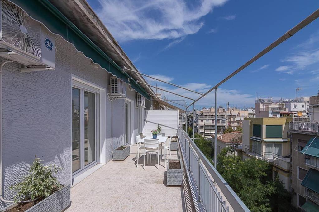 Sunlit 2Br Oasis In Metaxourghio 3Min From Metro Apartment Athens Luaran gambar