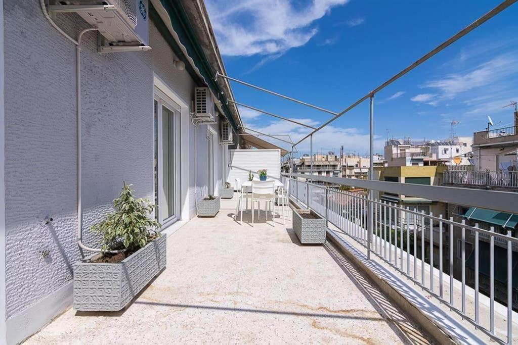 Sunlit 2Br Oasis In Metaxourghio 3Min From Metro Apartment Athens Luaran gambar