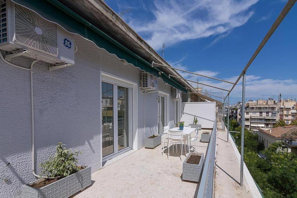 Sunlit 2Br Oasis In Metaxourghio 3Min From Metro Apartment Athens Luaran gambar