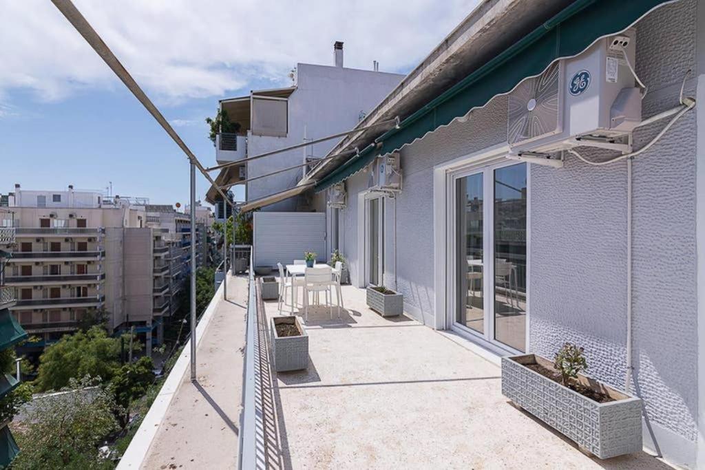 Sunlit 2Br Oasis In Metaxourghio 3Min From Metro Apartment Athens Luaran gambar