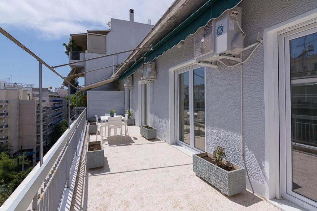 Sunlit 2Br Oasis In Metaxourghio 3Min From Metro Apartment Athens Luaran gambar