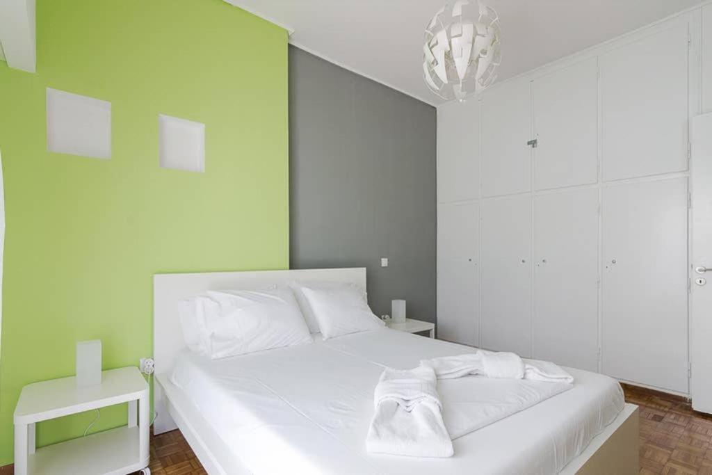 Sunlit 2Br Oasis In Metaxourghio 3Min From Metro Apartment Athens Luaran gambar