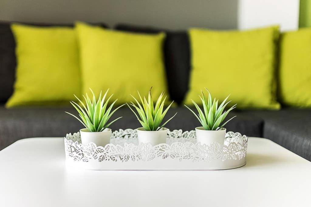 Sunlit 2Br Oasis In Metaxourghio 3Min From Metro Apartment Athens Luaran gambar