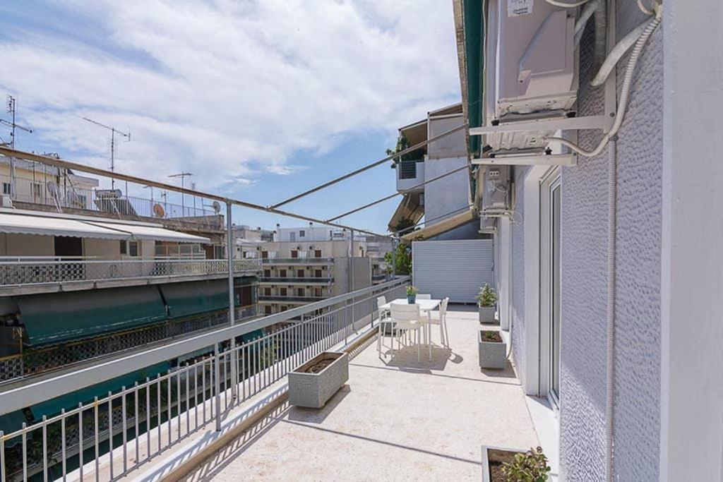 Sunlit 2Br Oasis In Metaxourghio 3Min From Metro Apartment Athens Luaran gambar