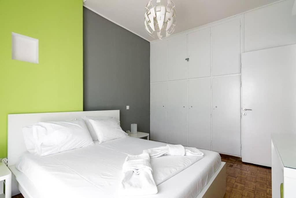 Sunlit 2Br Oasis In Metaxourghio 3Min From Metro Apartment Athens Luaran gambar