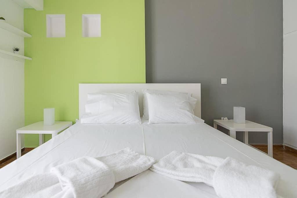 Sunlit 2Br Oasis In Metaxourghio 3Min From Metro Apartment Athens Luaran gambar