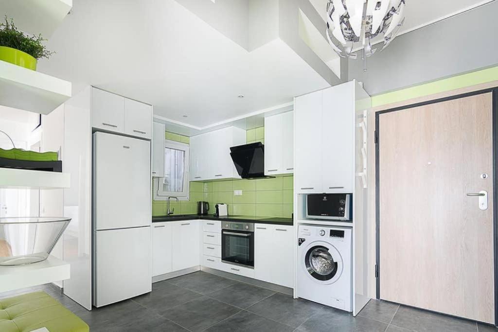 Sunlit 2Br Oasis In Metaxourghio 3Min From Metro Apartment Athens Luaran gambar