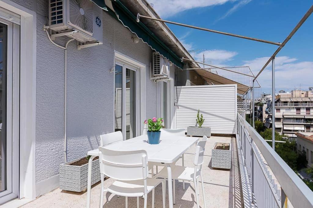 Sunlit 2Br Oasis In Metaxourghio 3Min From Metro Apartment Athens Luaran gambar