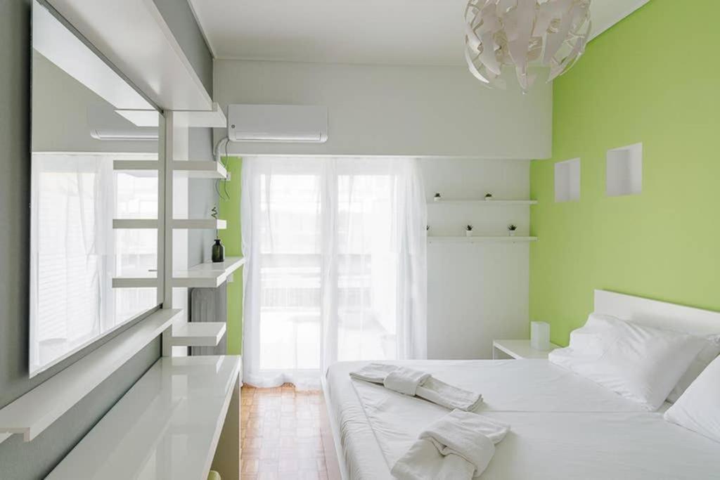 Sunlit 2Br Oasis In Metaxourghio 3Min From Metro Apartment Athens Luaran gambar